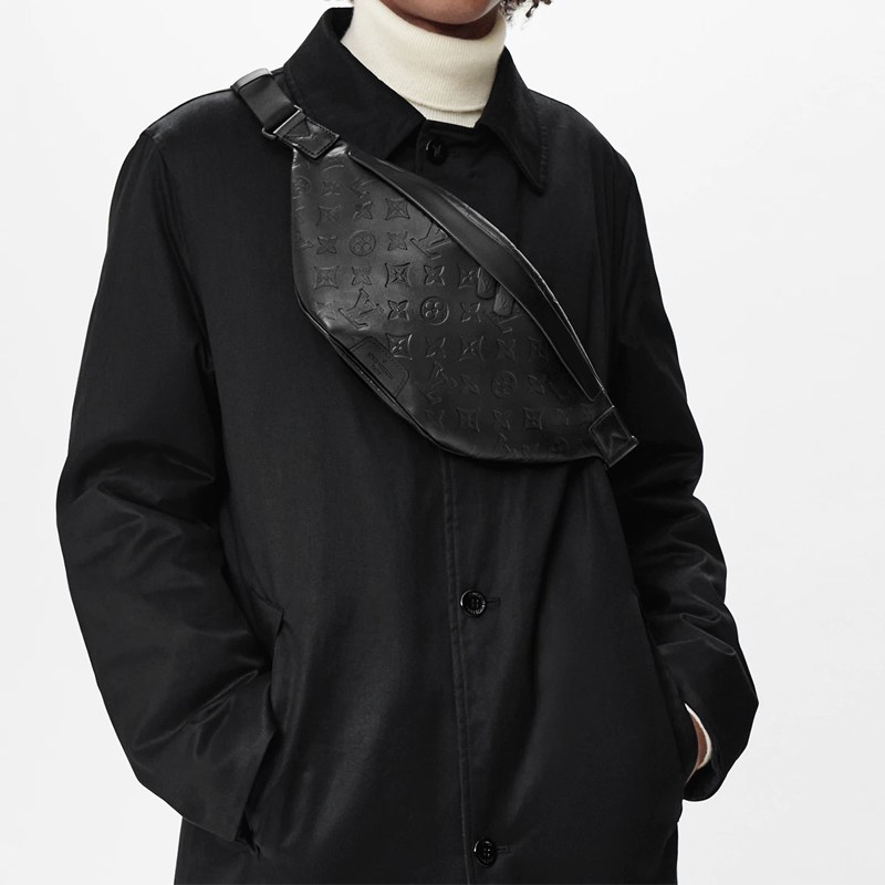 Louis Vuitton Discovery PM Black