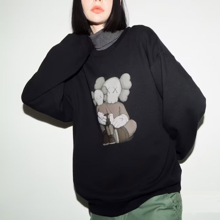 UNIQLO SS23 Cartoon Print Crewneck Sweatshirt Black