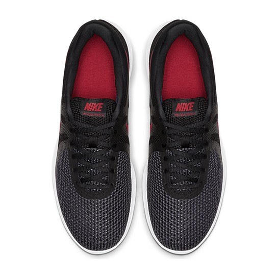Nike REVOLUTION 4