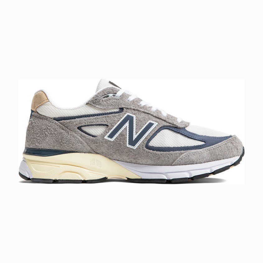New Balance 990 V4
