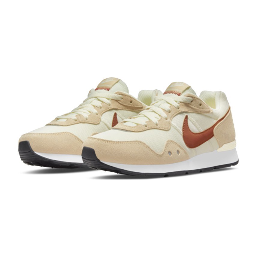 Nike Venture Runner Beige