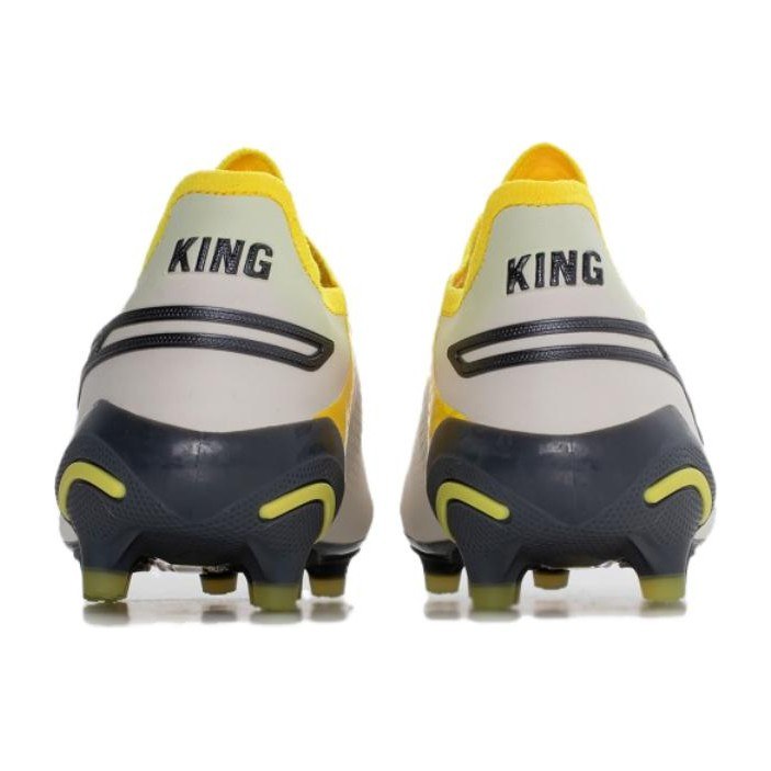 PUMA King Ultimate