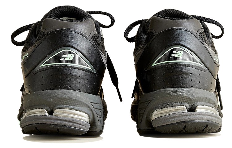 New Balance 2002R Black