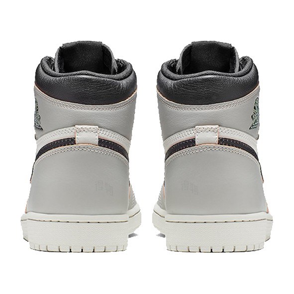 Nike x Jordan Air Jordan 1 Retro High OG Light Bone