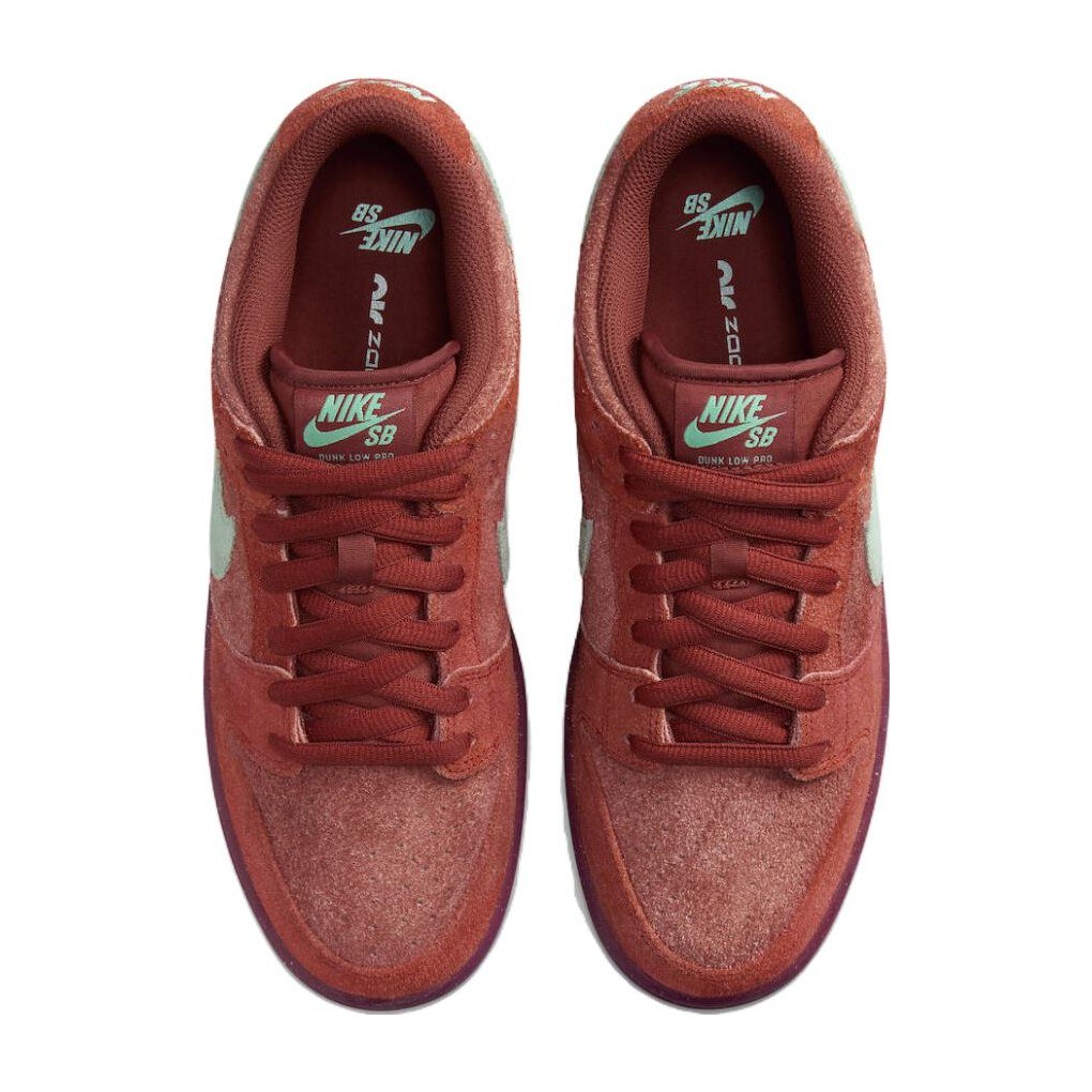 Nike Dunk SB "Mystic Red and Rosewood"