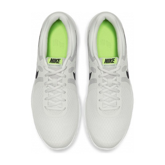 Nike REVOLUTION 4