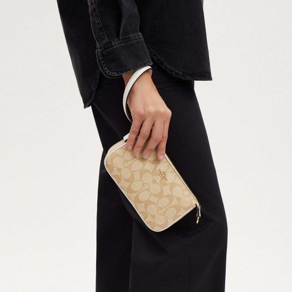 COACH Nolita 19