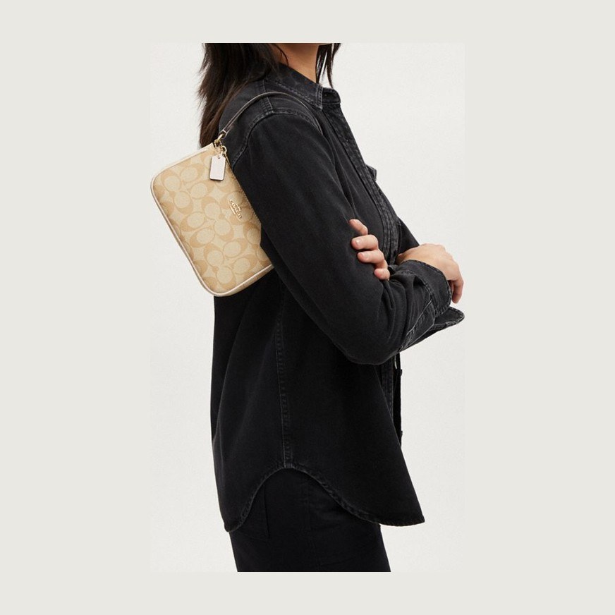 COACH Nolita 19