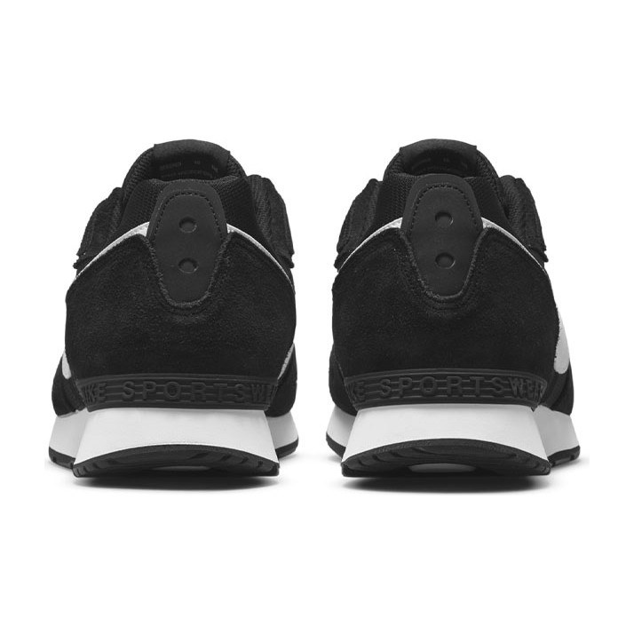 Nike Venture Runner Black White