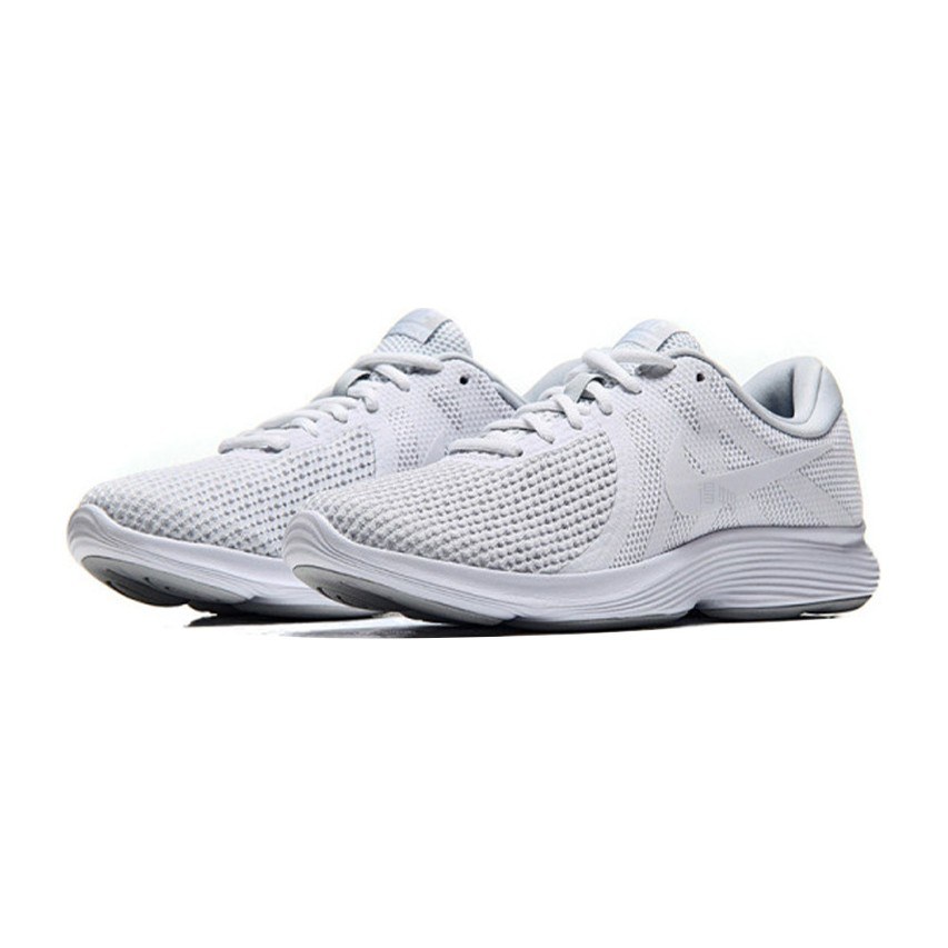 Nike REVOLUTION 4
