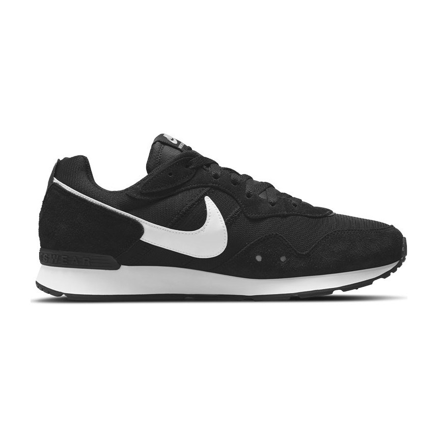 Nike Venture Runner Black White