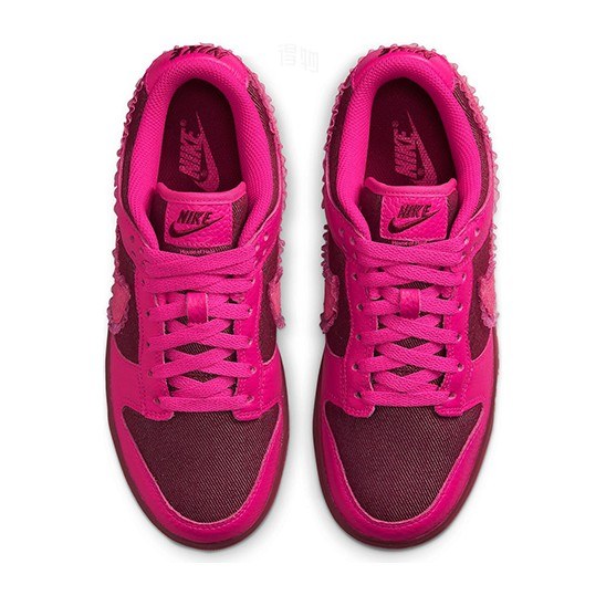 Nike Dunk Low "Valentine's Day"