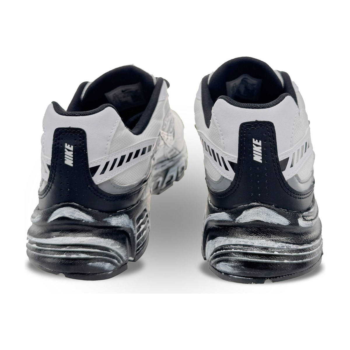 Nike Initiator