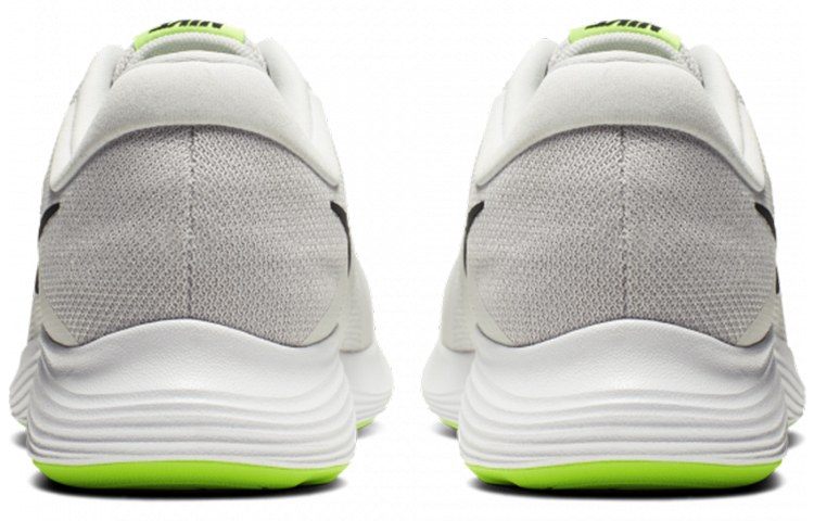 Nike REVOLUTION 4