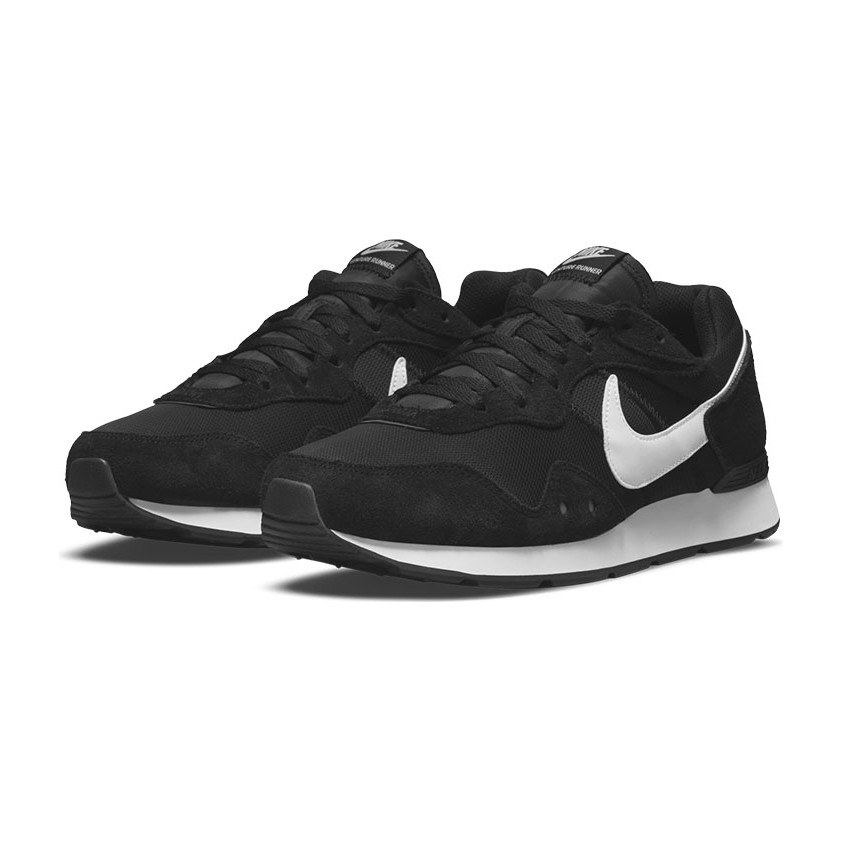 Nike Venture Runner Black White