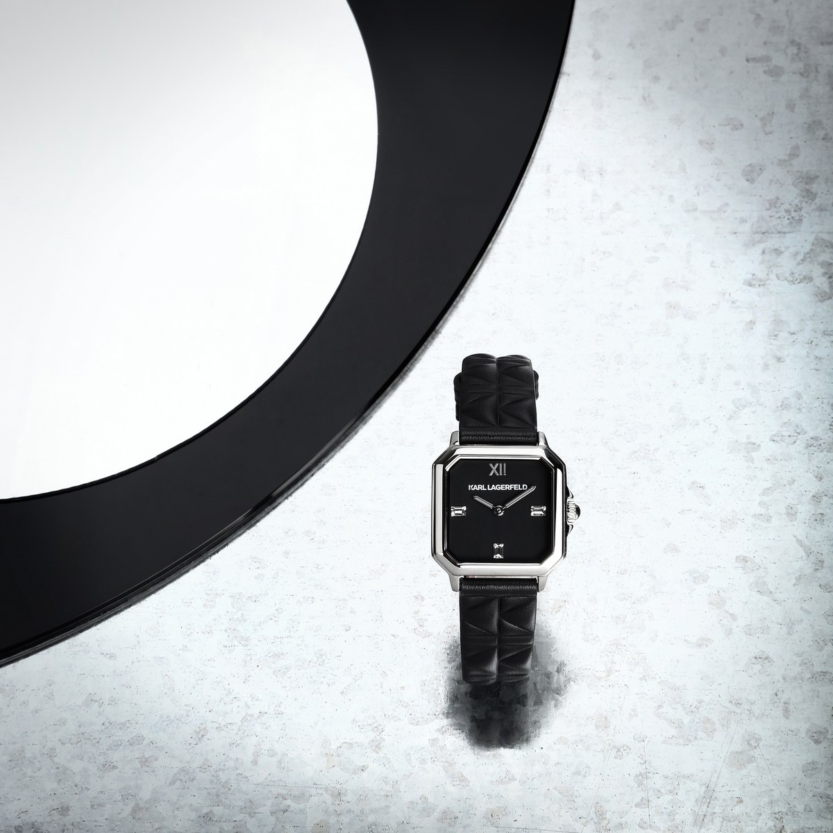KARL LAGERFELD Square Classics