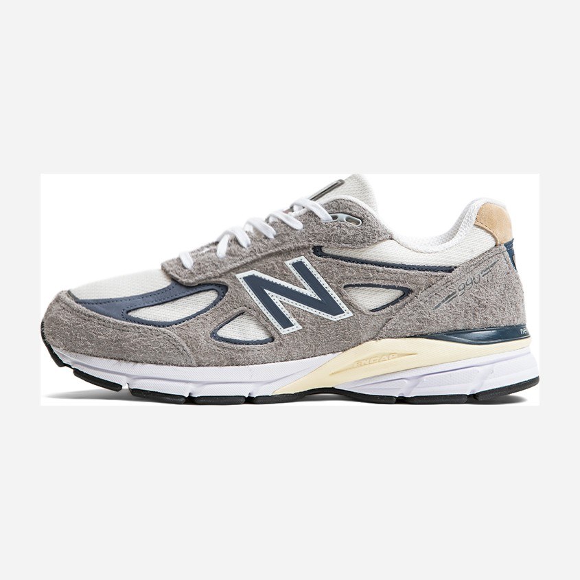 New Balance 990 V4