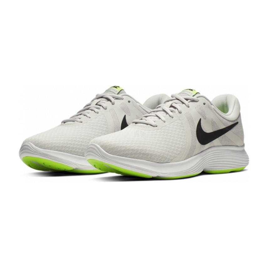 Nike REVOLUTION 4