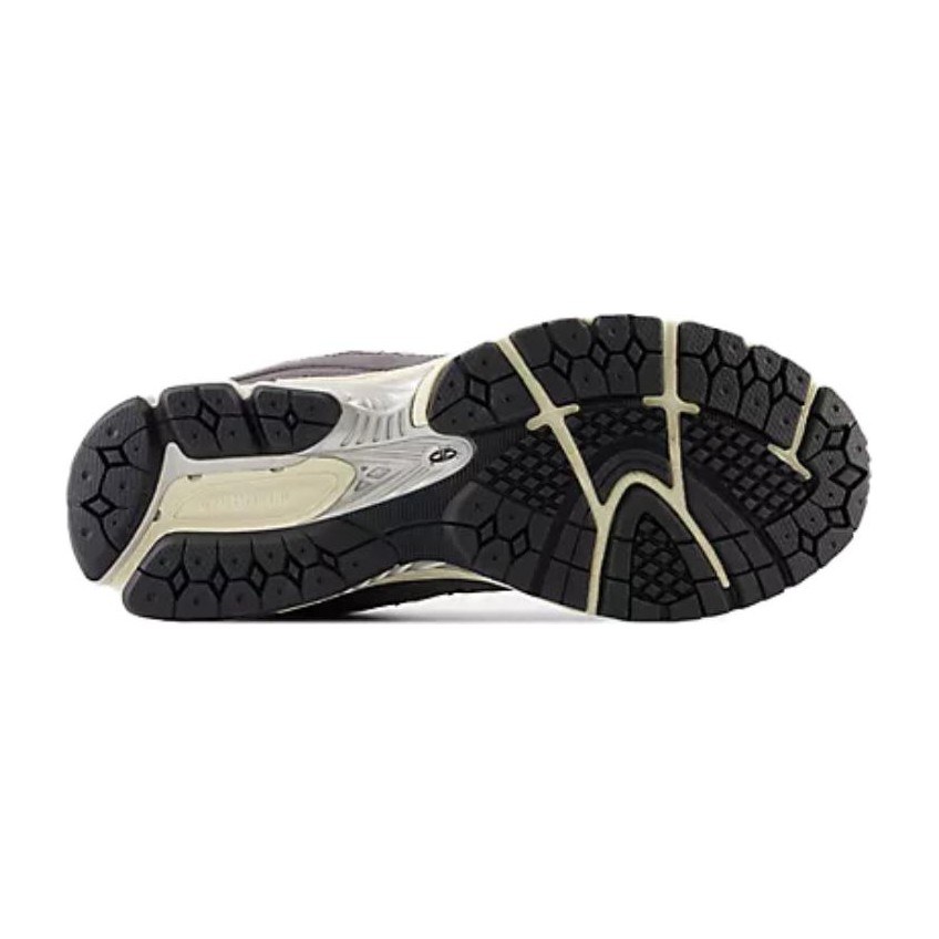 New Balance 990 V4 Black Gold