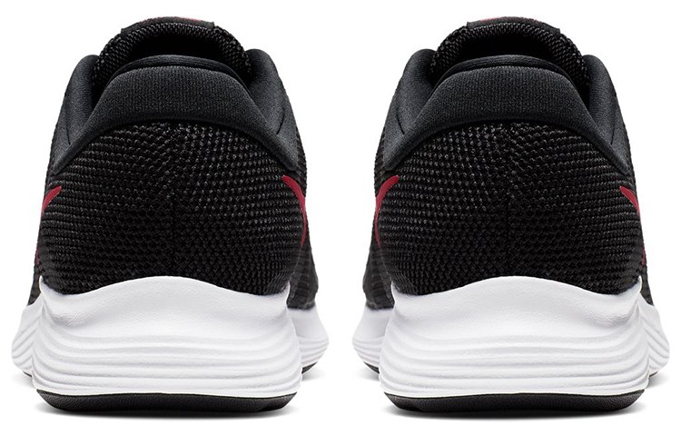 Nike REVOLUTION 4
