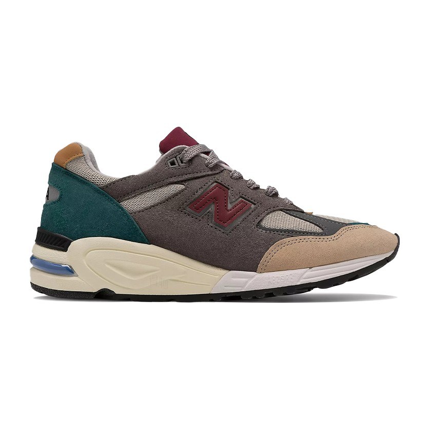 New Balance 990 V2