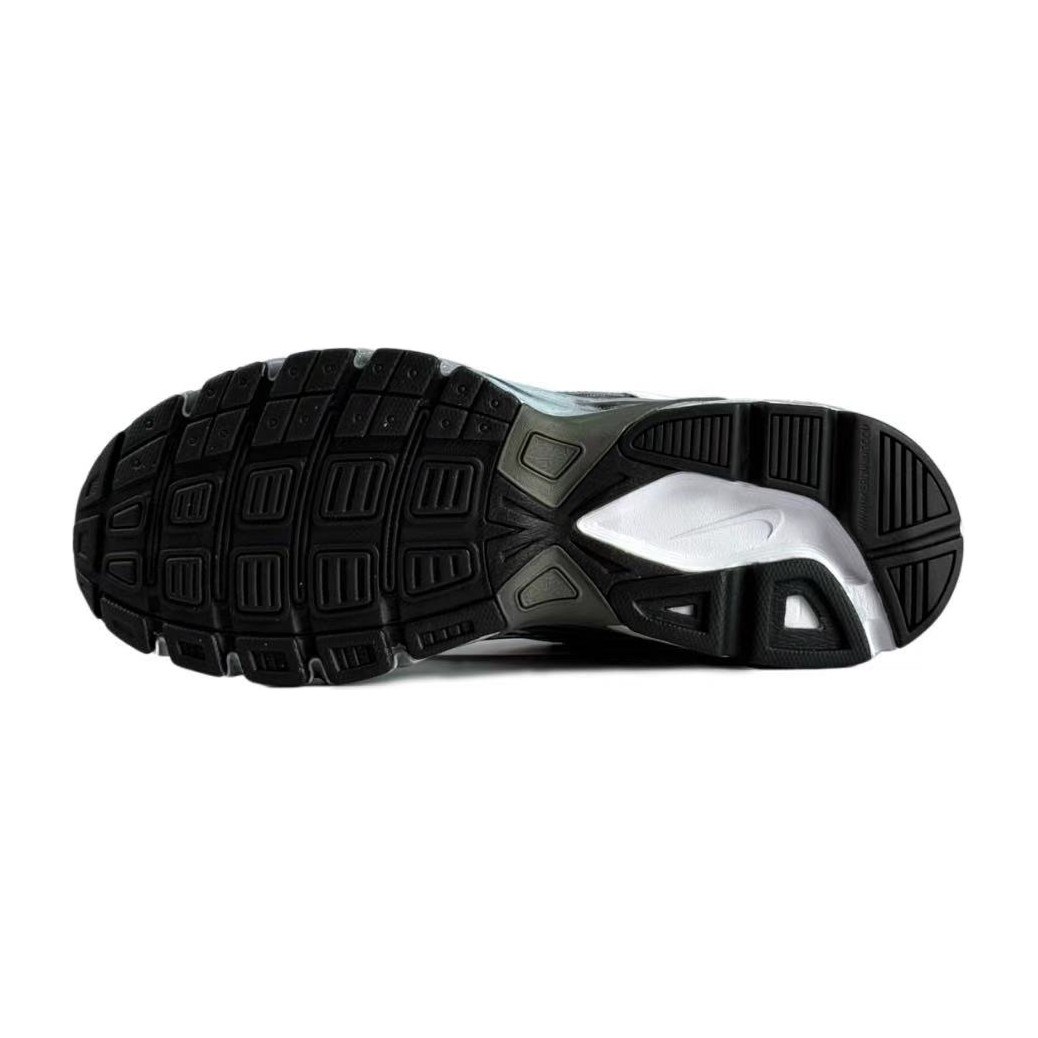 Nike Initiator