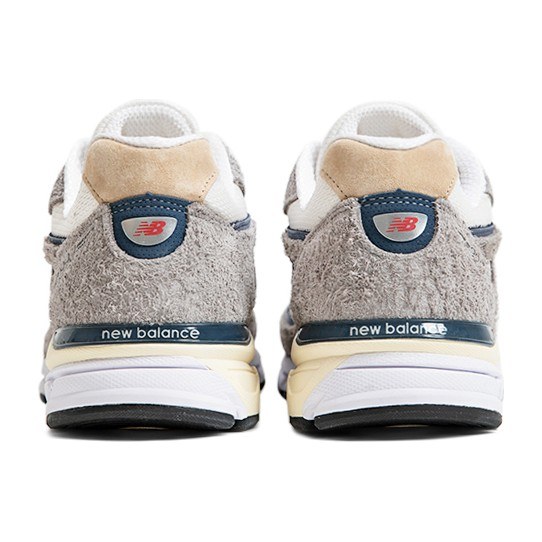 New Balance 990 V4