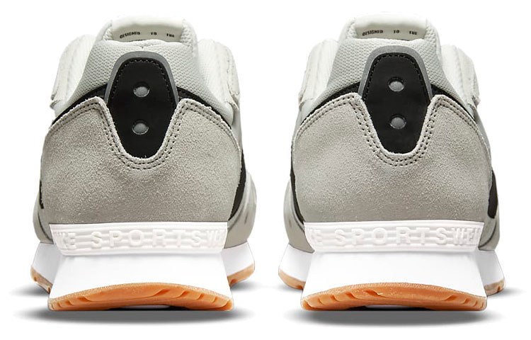 Nike Venture Runner Tan