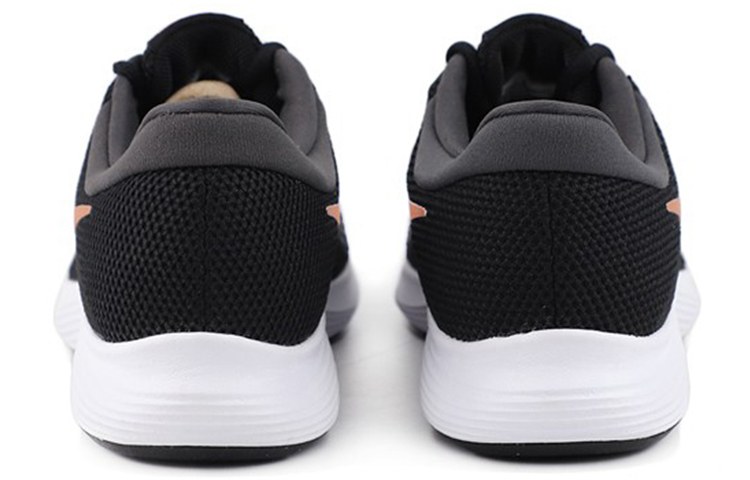 Nike Revolution 4 Low