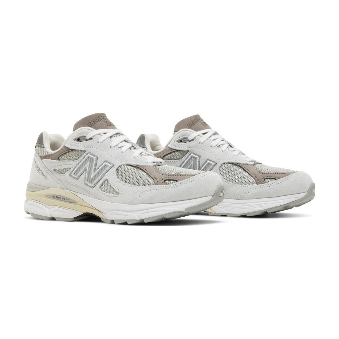 New Balance 990 v3