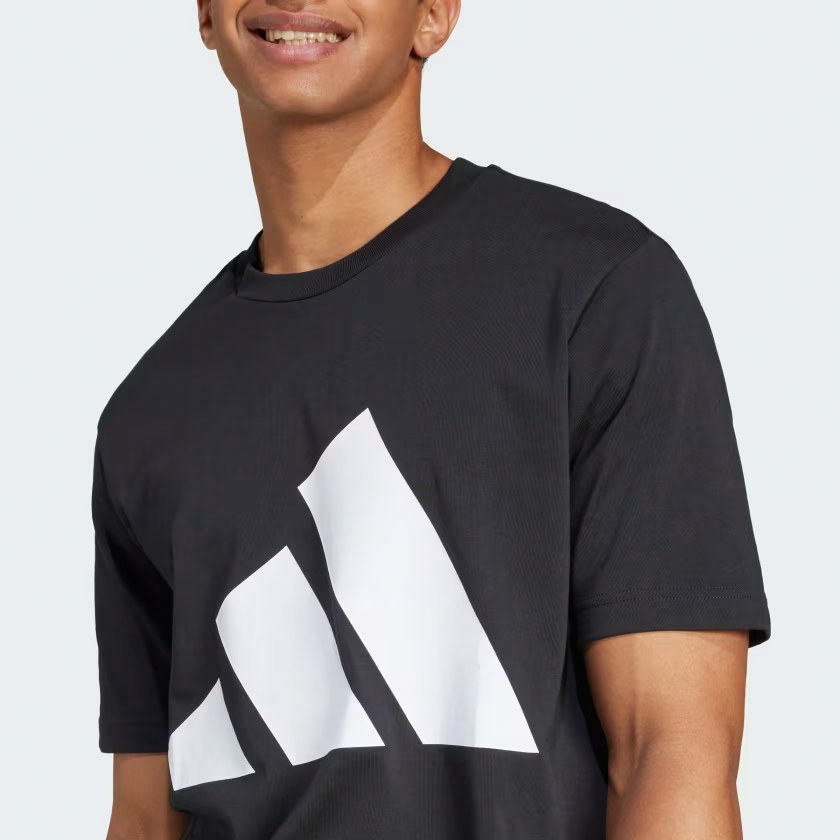 adidas SportswearESSENTIALS FW24 T