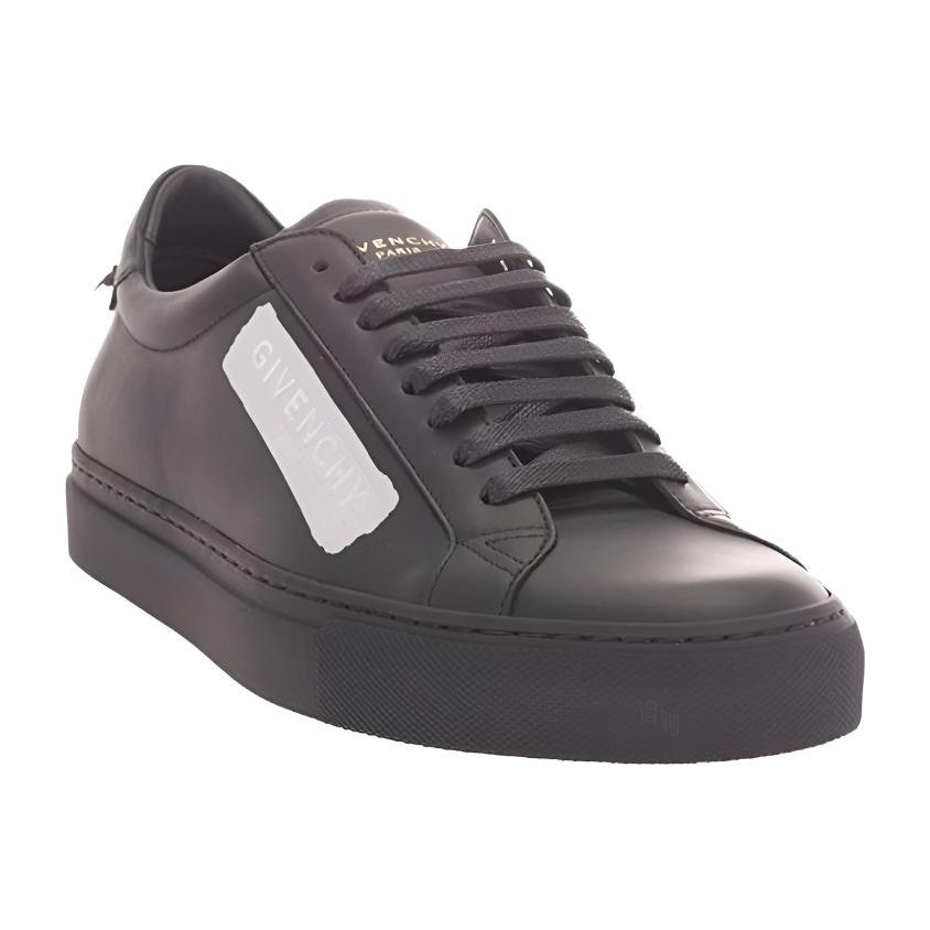 GIVENCHY