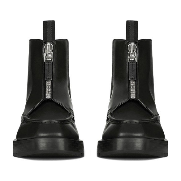 GIVENCHY