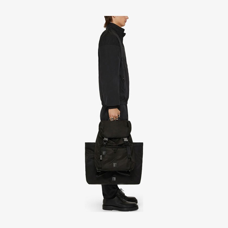 GIVENCHY