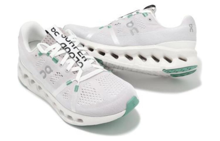 On Cloudsurfer Grey