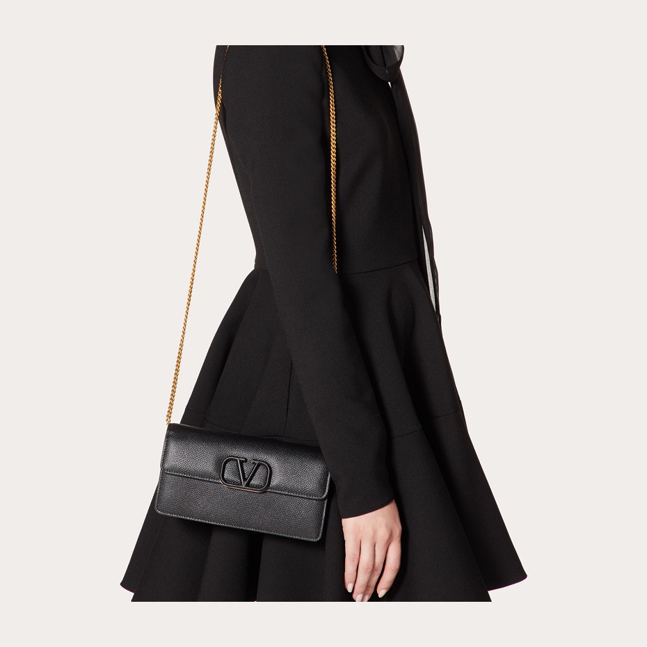 Valentino Vlogo Signature