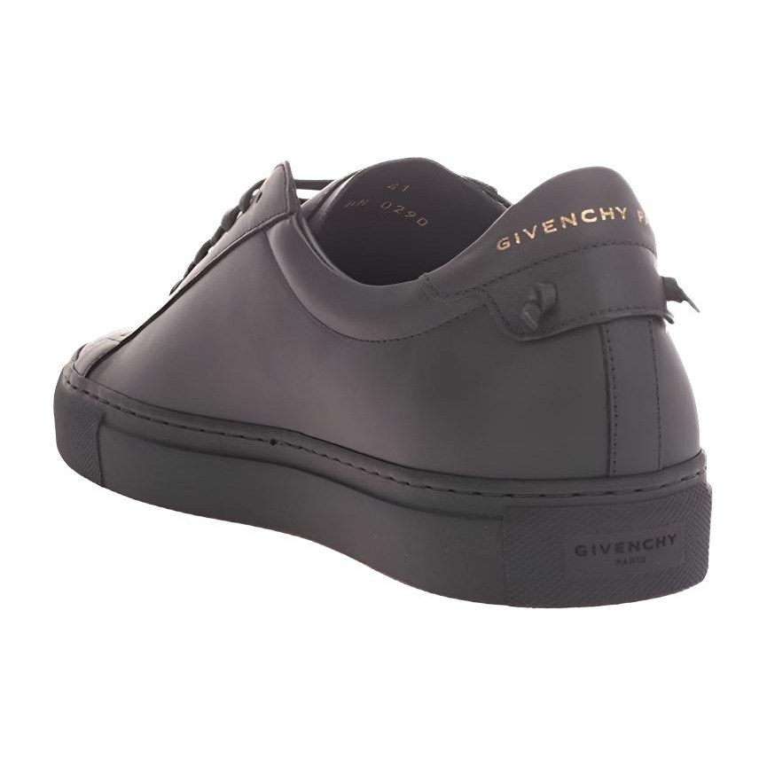 GIVENCHY