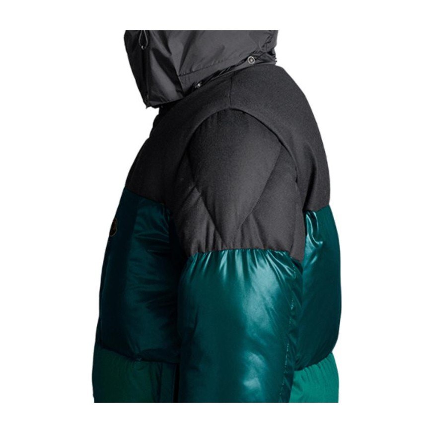 Moncler Aveillan Logo