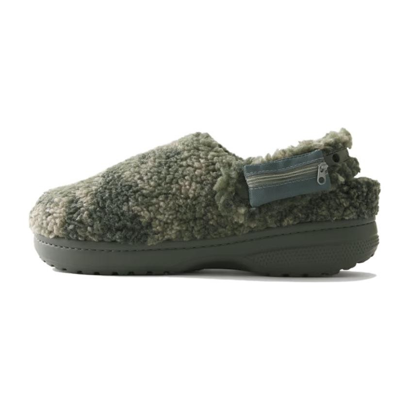 Hollister x Crocs Classic clog